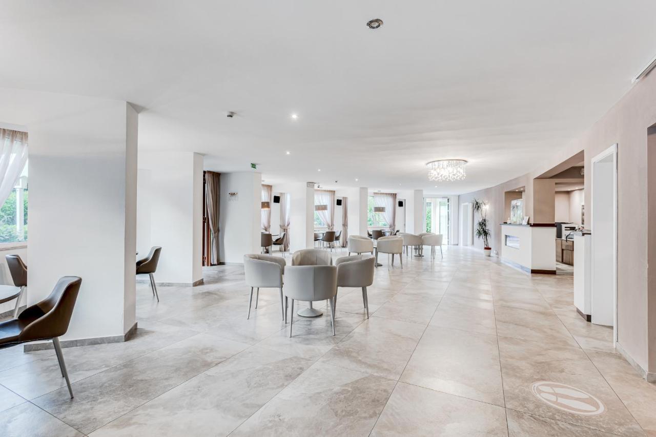 Hotel Schiller チェルヴィア エクステリア 写真