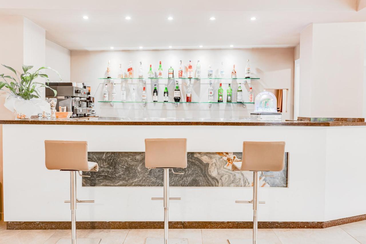 Hotel Schiller チェルヴィア エクステリア 写真