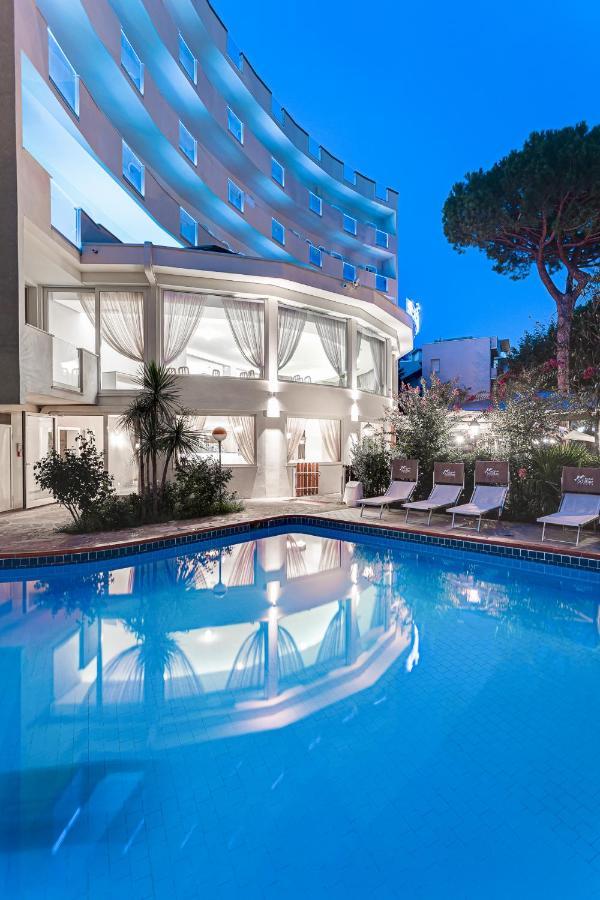 Hotel Schiller チェルヴィア エクステリア 写真