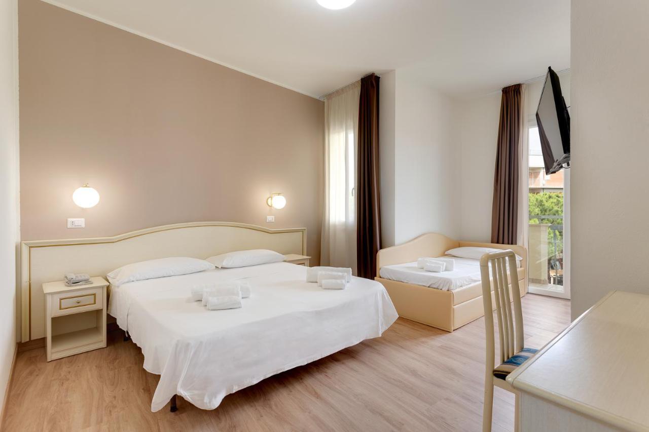 Hotel Schiller チェルヴィア エクステリア 写真