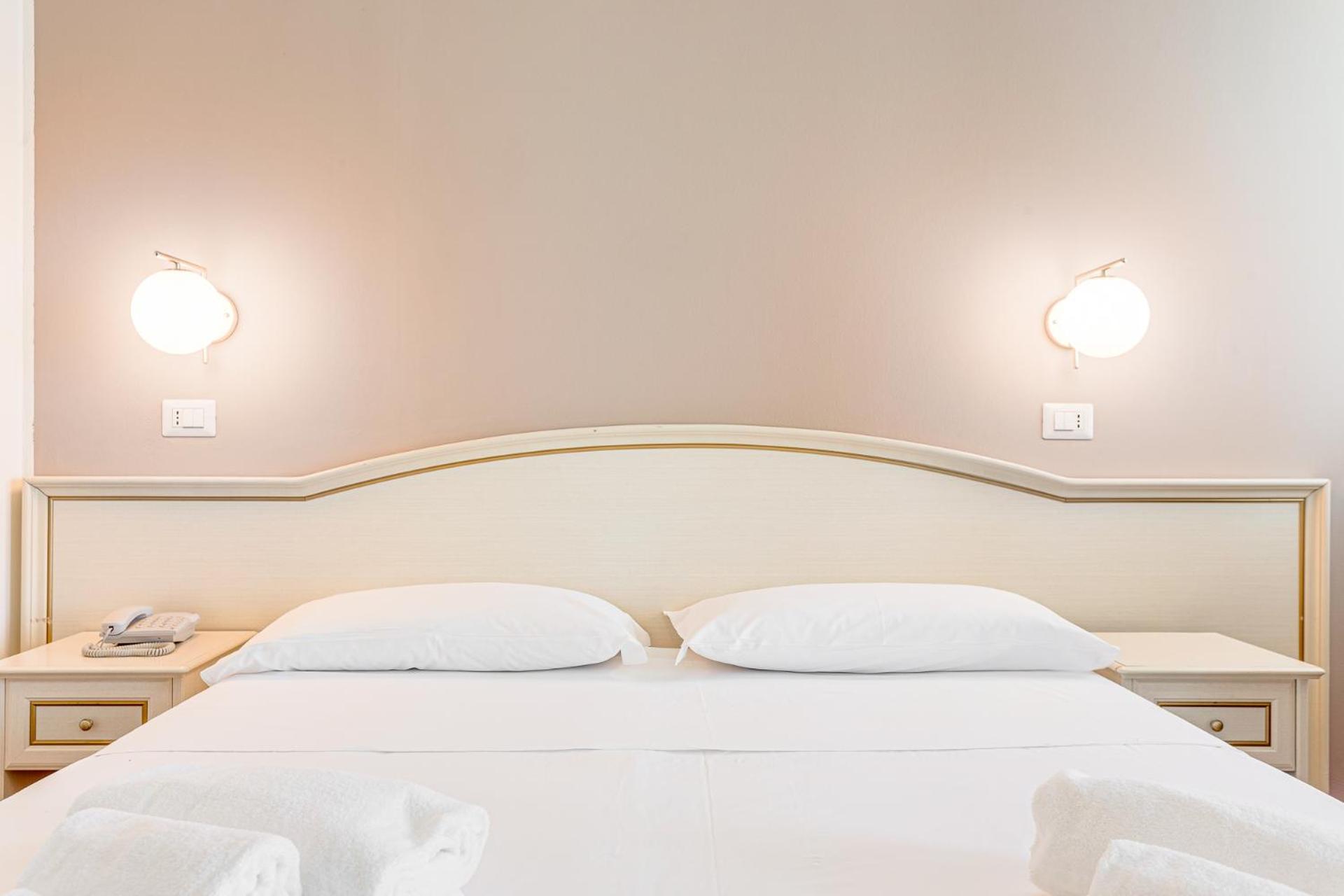 Hotel Schiller チェルヴィア エクステリア 写真