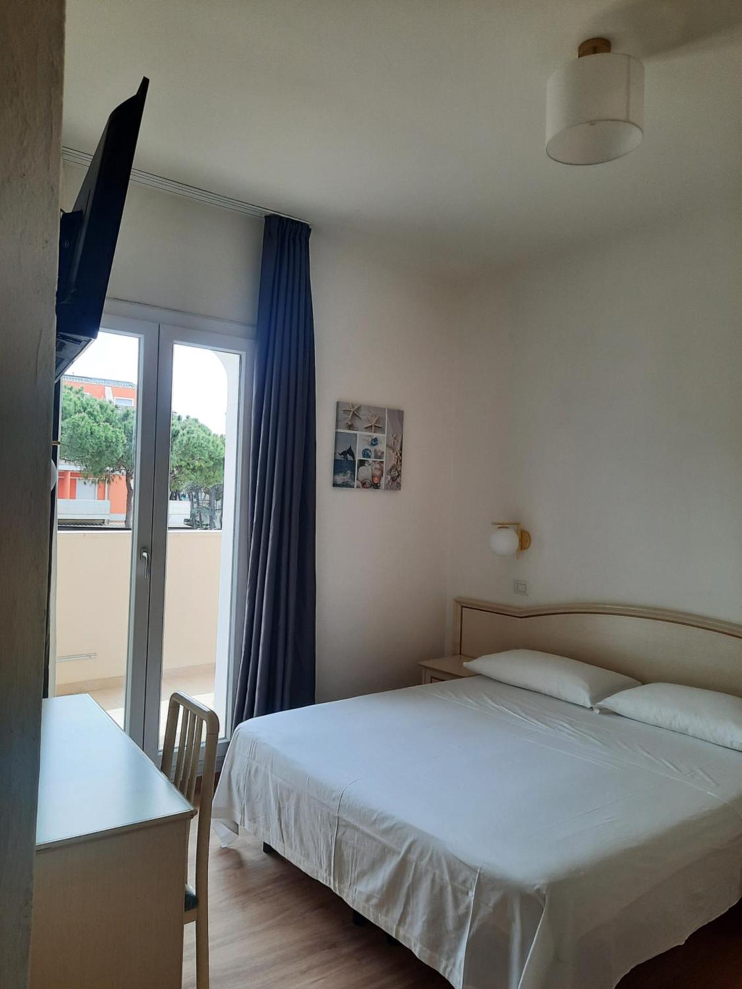 Hotel Schiller チェルヴィア エクステリア 写真