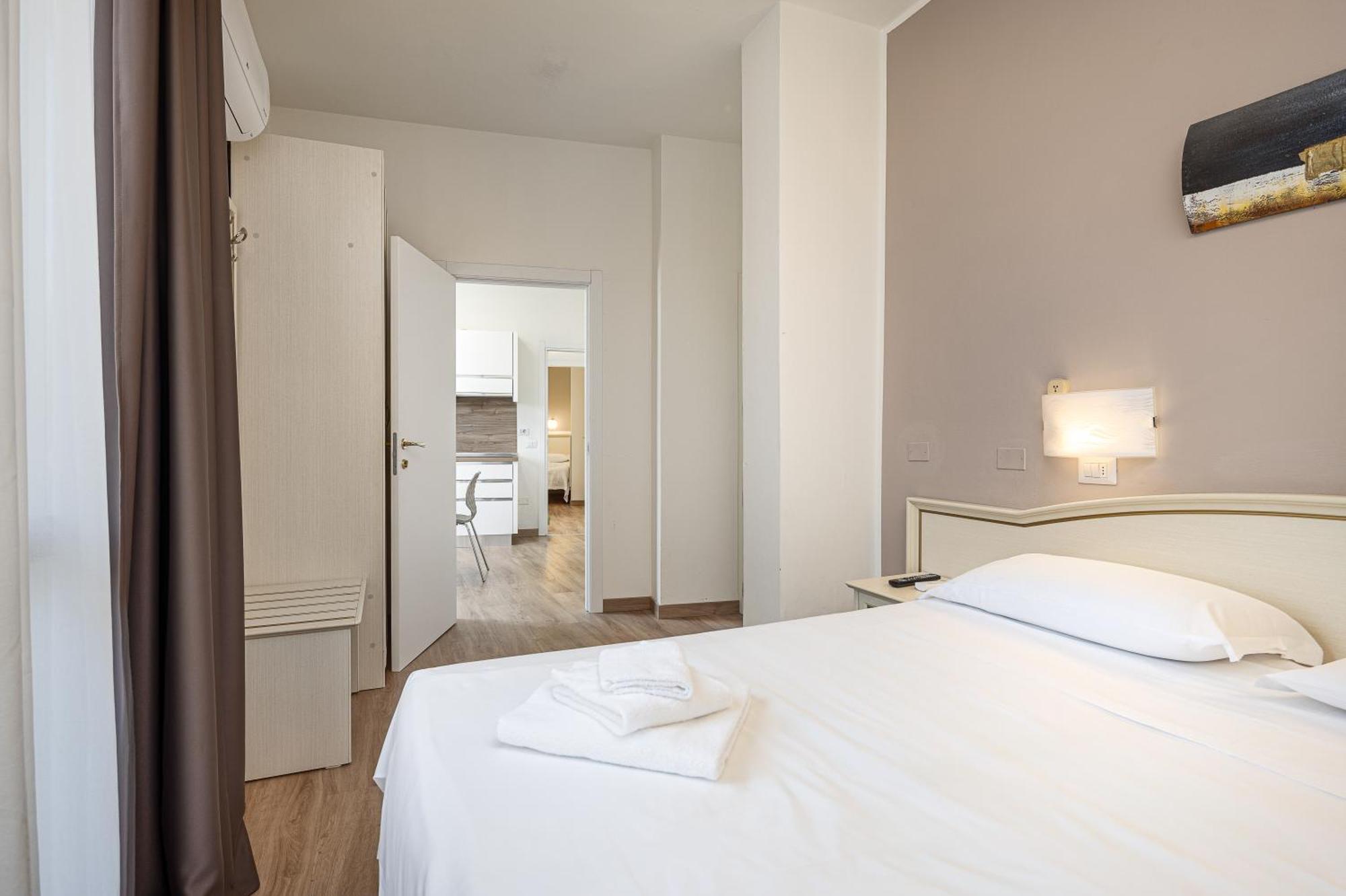 Hotel Schiller チェルヴィア エクステリア 写真