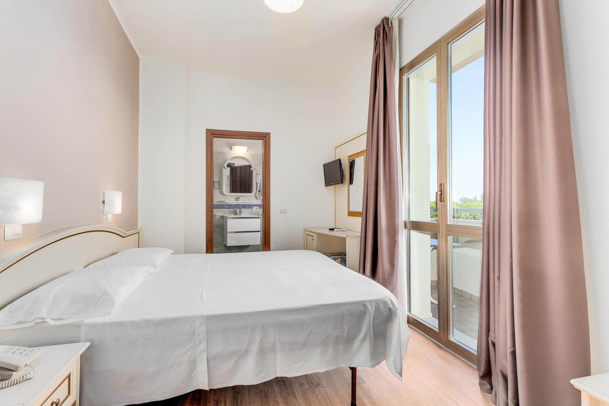 Hotel Schiller チェルヴィア エクステリア 写真