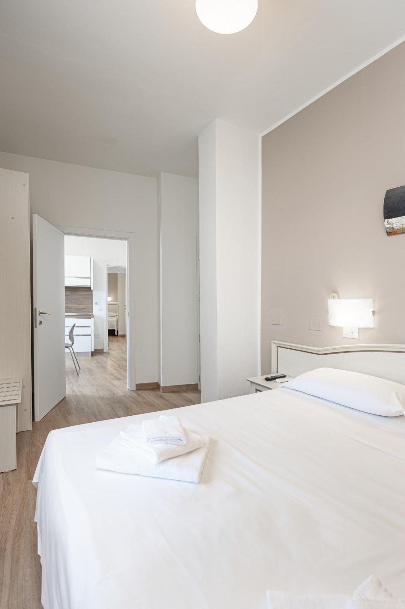 Hotel Schiller チェルヴィア エクステリア 写真