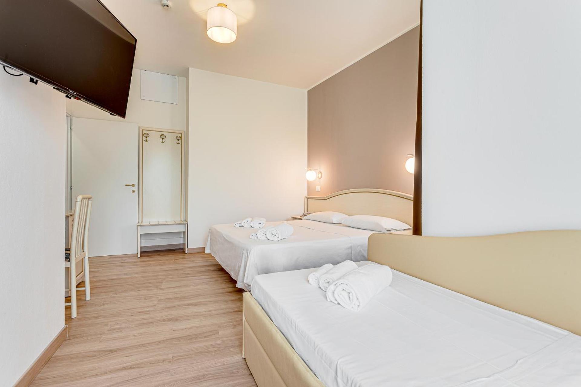 Hotel Schiller チェルヴィア エクステリア 写真