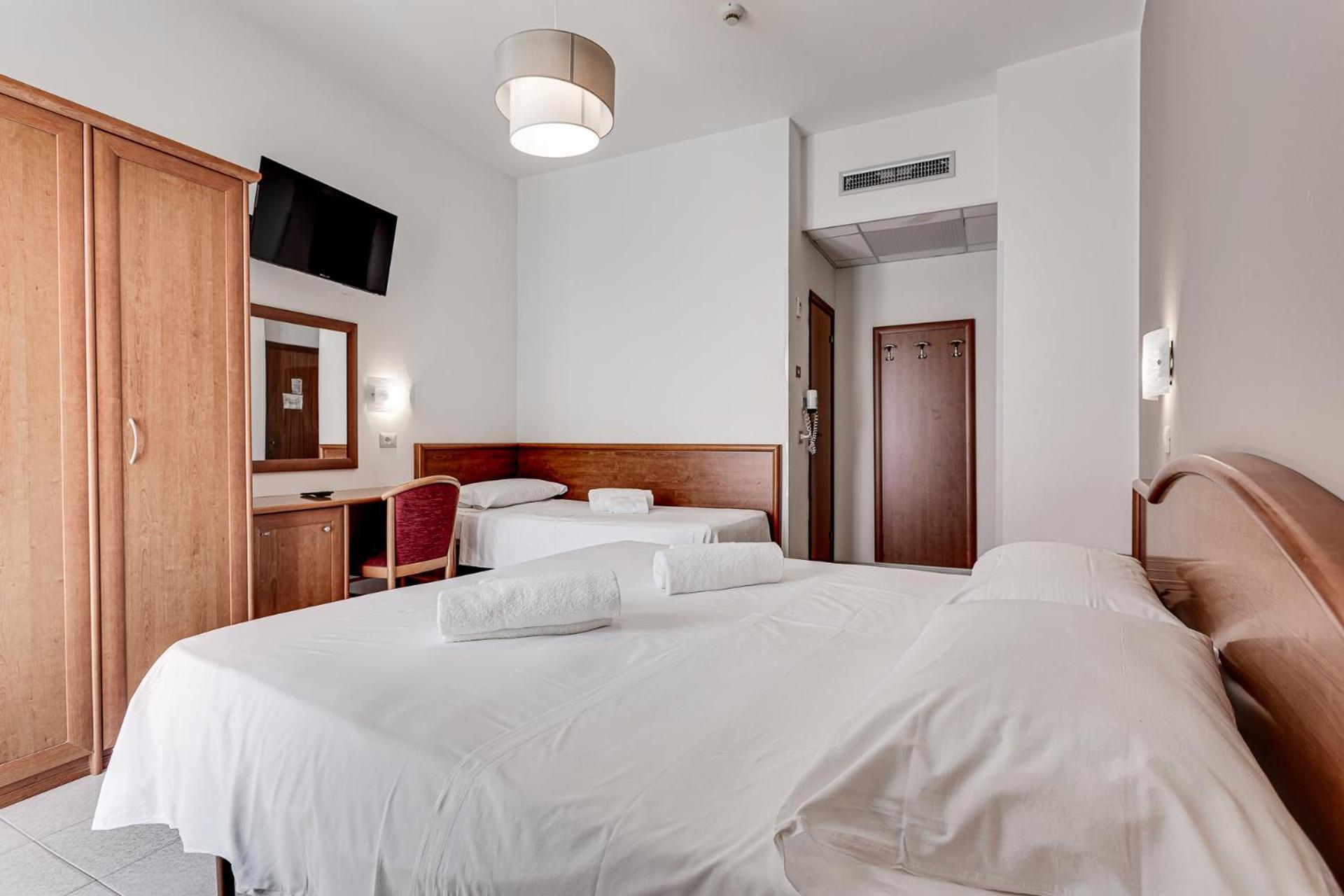 Hotel Schiller チェルヴィア エクステリア 写真