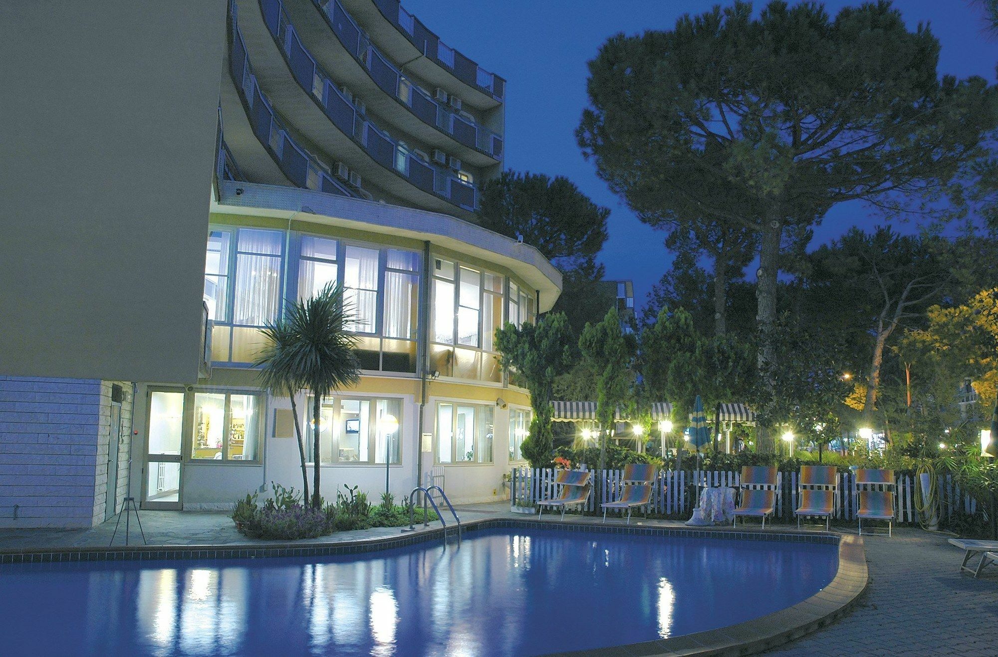 Hotel Schiller チェルヴィア エクステリア 写真